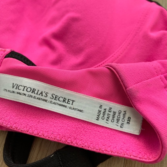 Victoria’s Secret Sports Bra size 32D - Picture 3 of 5